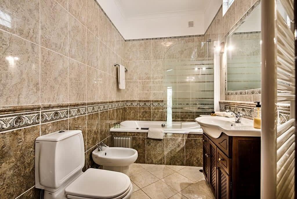 Villa Cabrita, Superb Location, Large Villa, Walk To Restaurants, Supermarkets Beach Guia  Εξωτερικό φωτογραφία