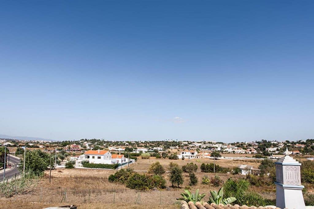 Villa Cabrita, Superb Location, Large Villa, Walk To Restaurants, Supermarkets Beach Guia  Εξωτερικό φωτογραφία