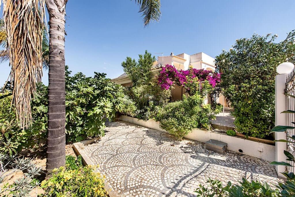 Villa Cabrita, Superb Location, Large Villa, Walk To Restaurants, Supermarkets Beach Guia  Εξωτερικό φωτογραφία