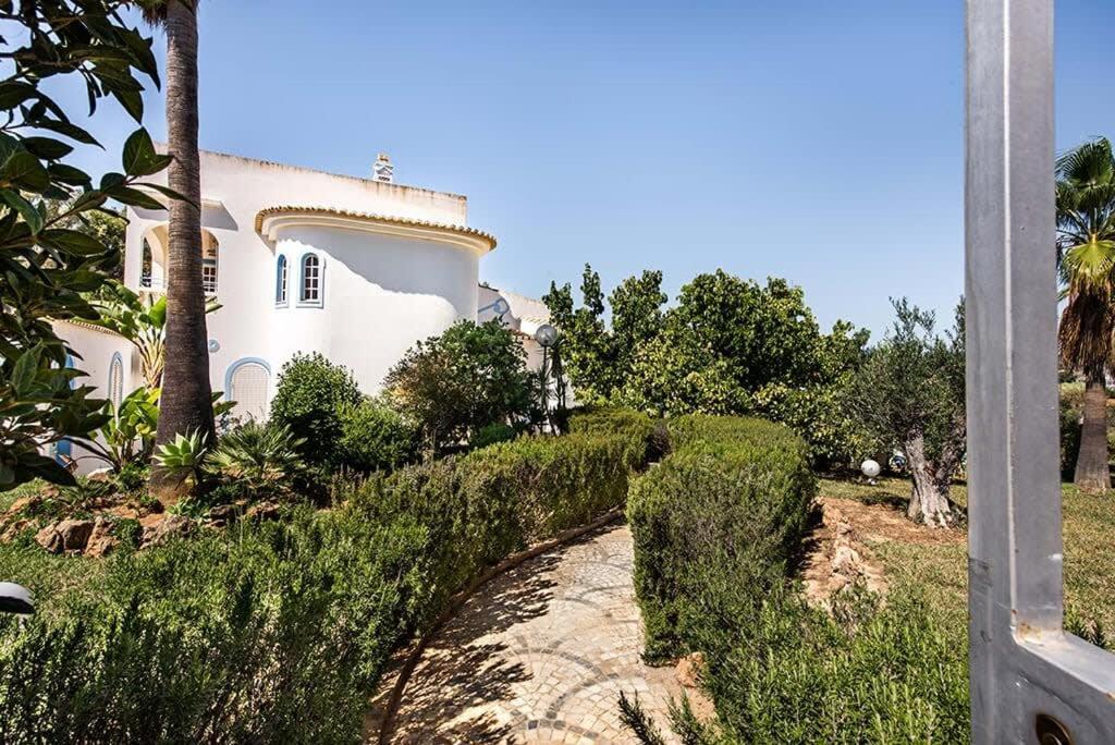Villa Cabrita, Superb Location, Large Villa, Walk To Restaurants, Supermarkets Beach Guia  Εξωτερικό φωτογραφία