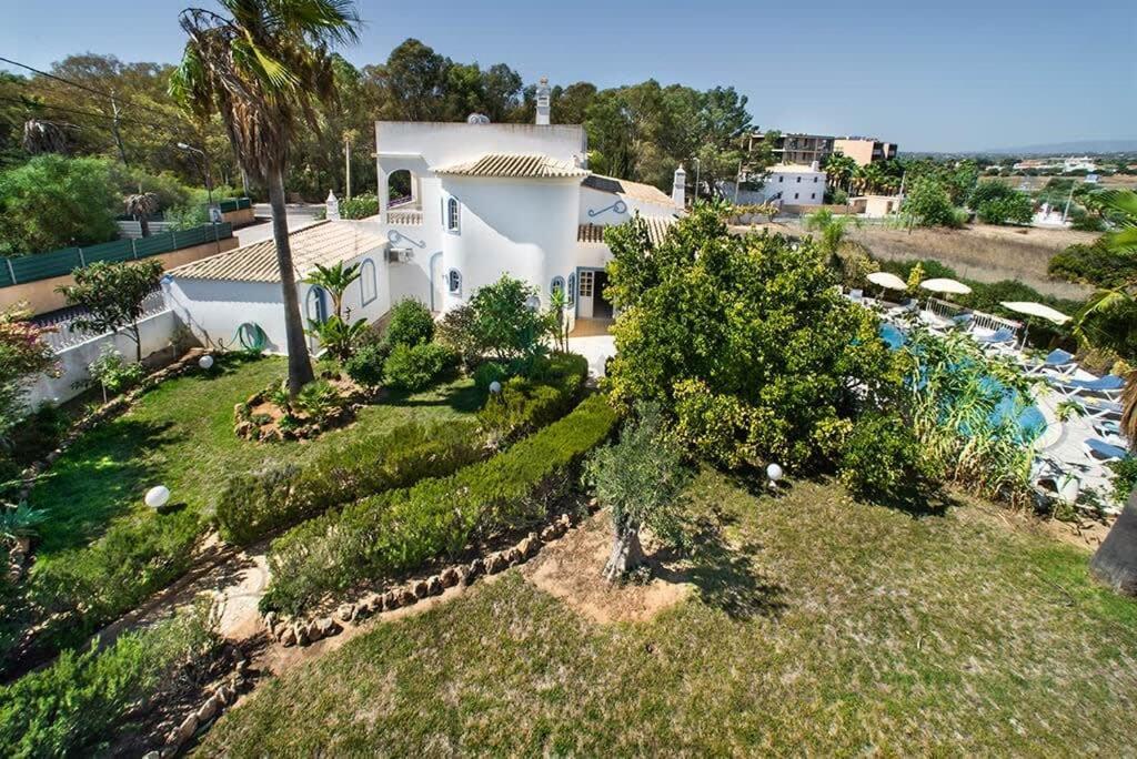 Villa Cabrita, Superb Location, Large Villa, Walk To Restaurants, Supermarkets Beach Guia  Εξωτερικό φωτογραφία
